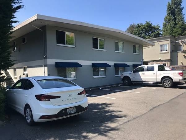 10224 Ne 62nd St - Photo 3 of 22