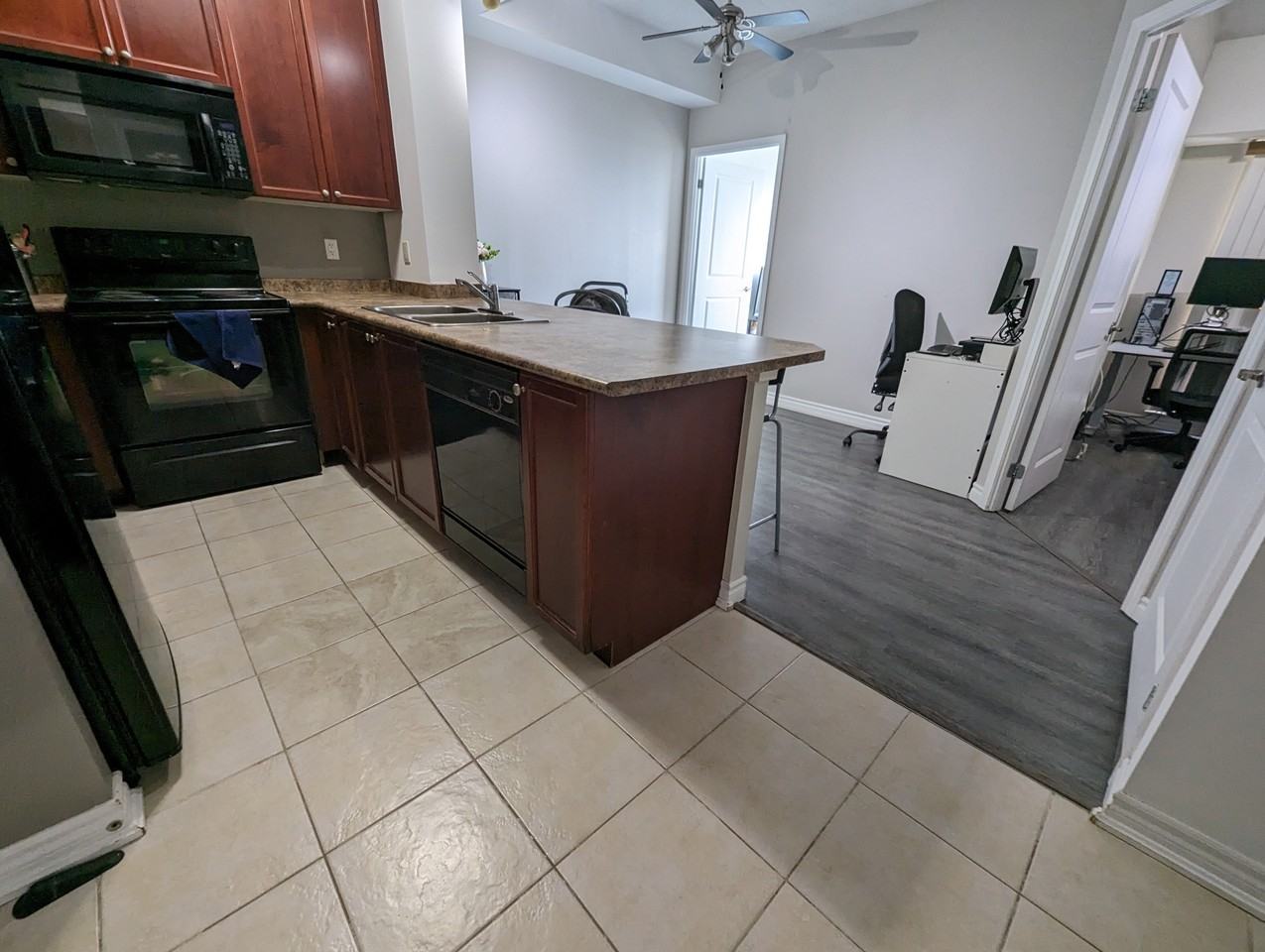 872 Sheppard Avenue West ##711 - Photo 3 of 12