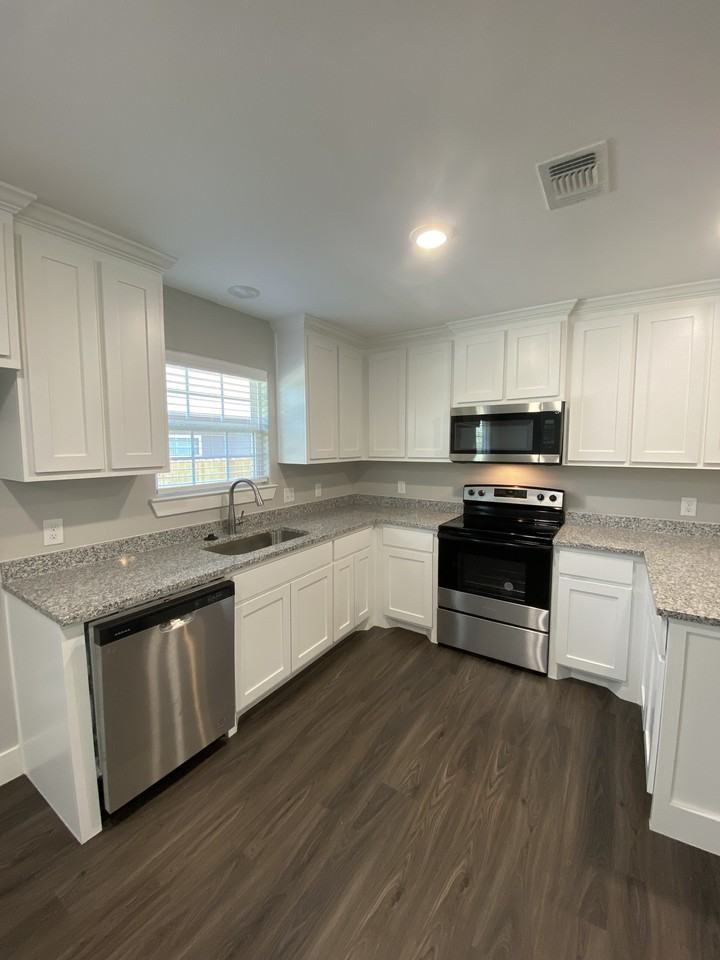 1032 Ray Dr #1 - Photo 5 of 15