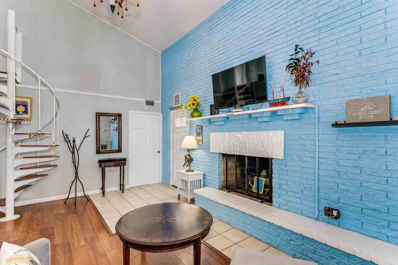 1402 Via De Luna Drive #1 - Photo 3 of 27