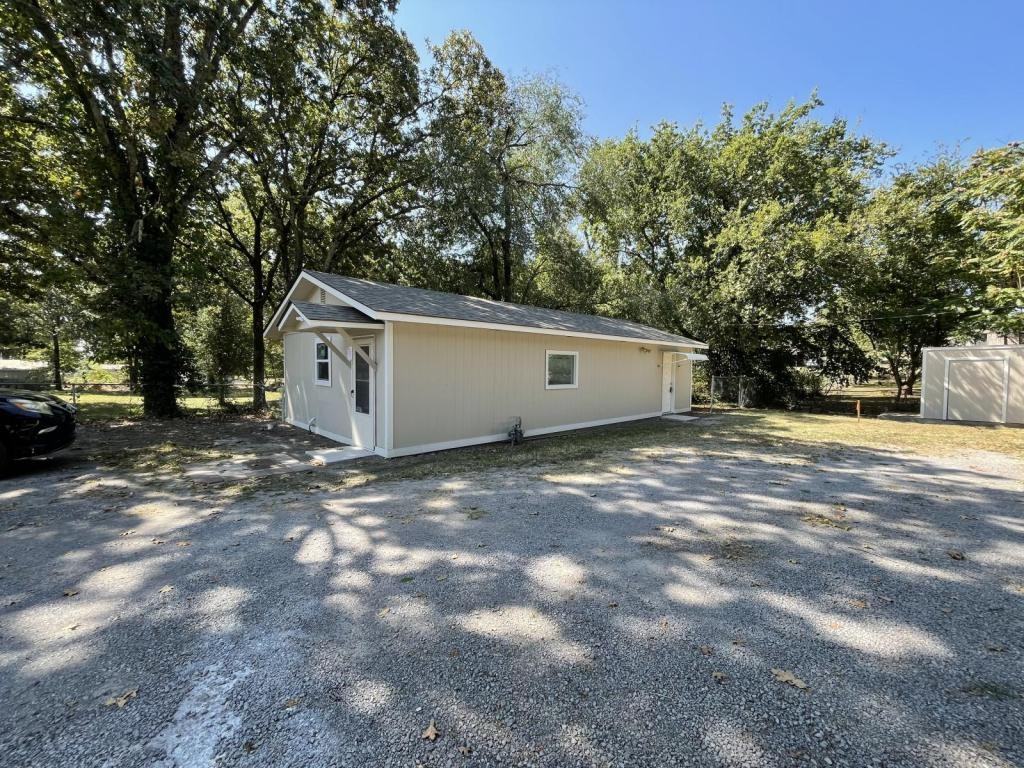 1617 N Vinita Ave - Photo 2 of 9