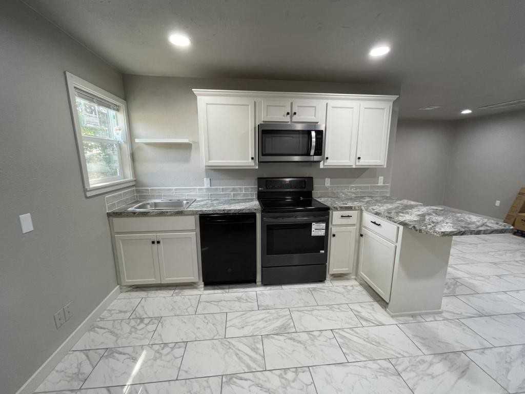 1617 N Vinita Ave - Photo 3 of 9