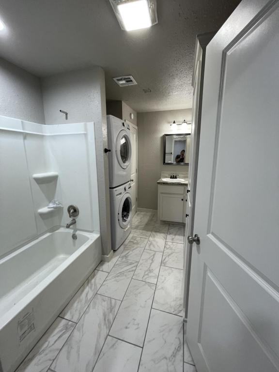 1617 N Vinita Ave - Photo 5 of 9