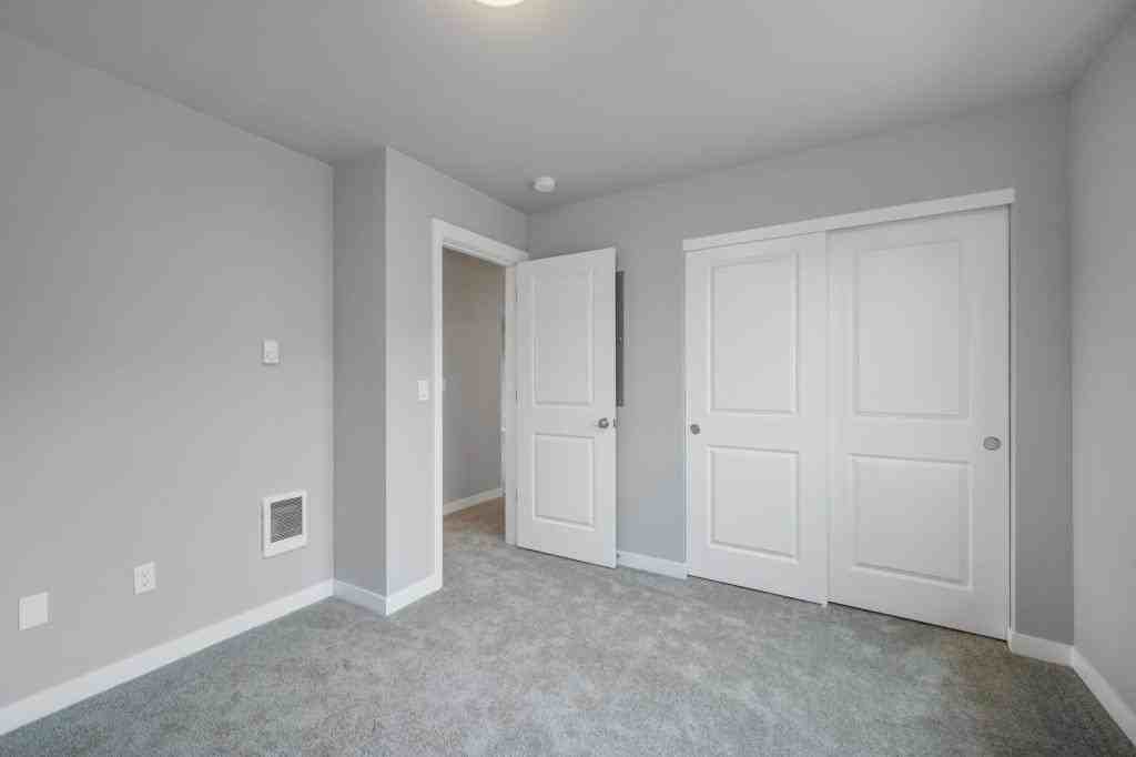 352 Ne Evergreen Ct - Photo 3 of 6