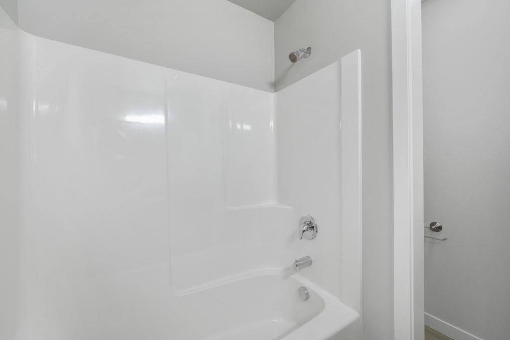 352 Ne Evergreen Ct - Photo 5 of 6
