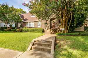 featured image of 2606 Cockrell Ave