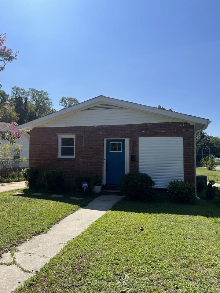 702 Tuscaloosa St NA, Greensboro, NC 27406 3 Bedroom House for 1,800