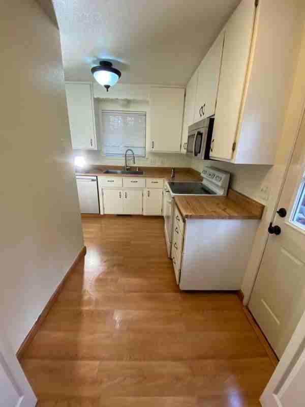 5601 Daisy Cir - Photo 3 of 15