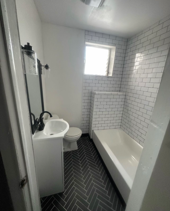 1177 Sheridan St - Photo 2 of 7