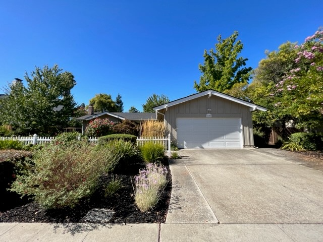 639 Sitka Dr - Photo 3 of 38