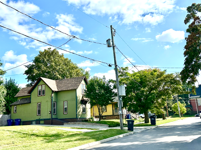 1211 21st St - Photo 2 of 19