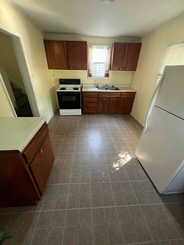 2019 Meighen Ave - Photo 2 of 5