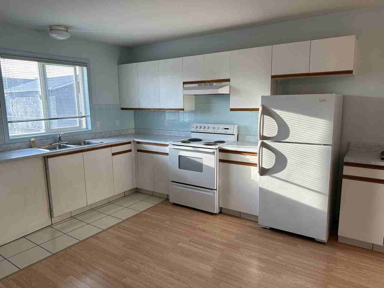 818 Hollywood Road North - Photo 2 of 15