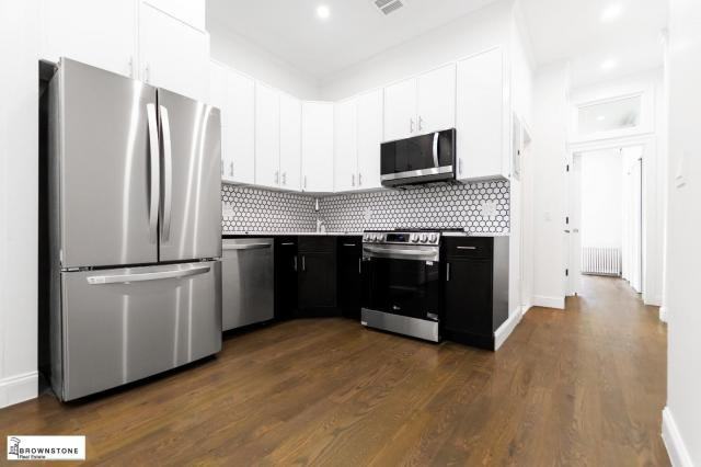 172 Union St - Photo 2 of 15