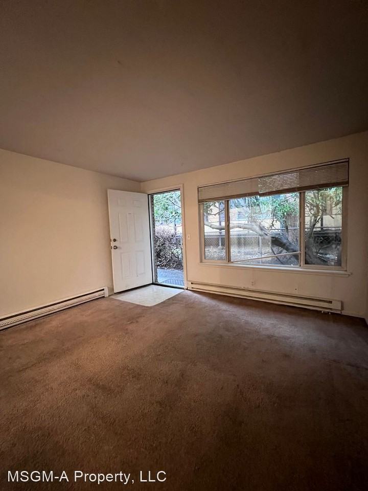 14346 32nd Ave NE - Photo 2 of 10