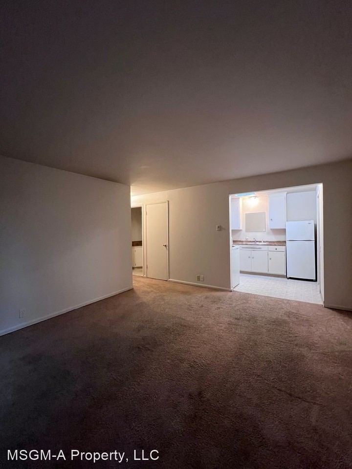 14346 32nd Ave NE - Photo 3 of 10