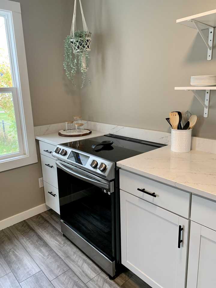 221 4th St Nw #1 - Photo 4 of 20