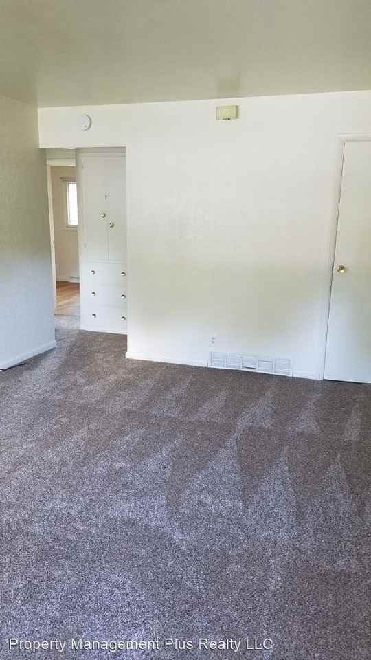 13-15 Lois Place - Photo 3 of 11