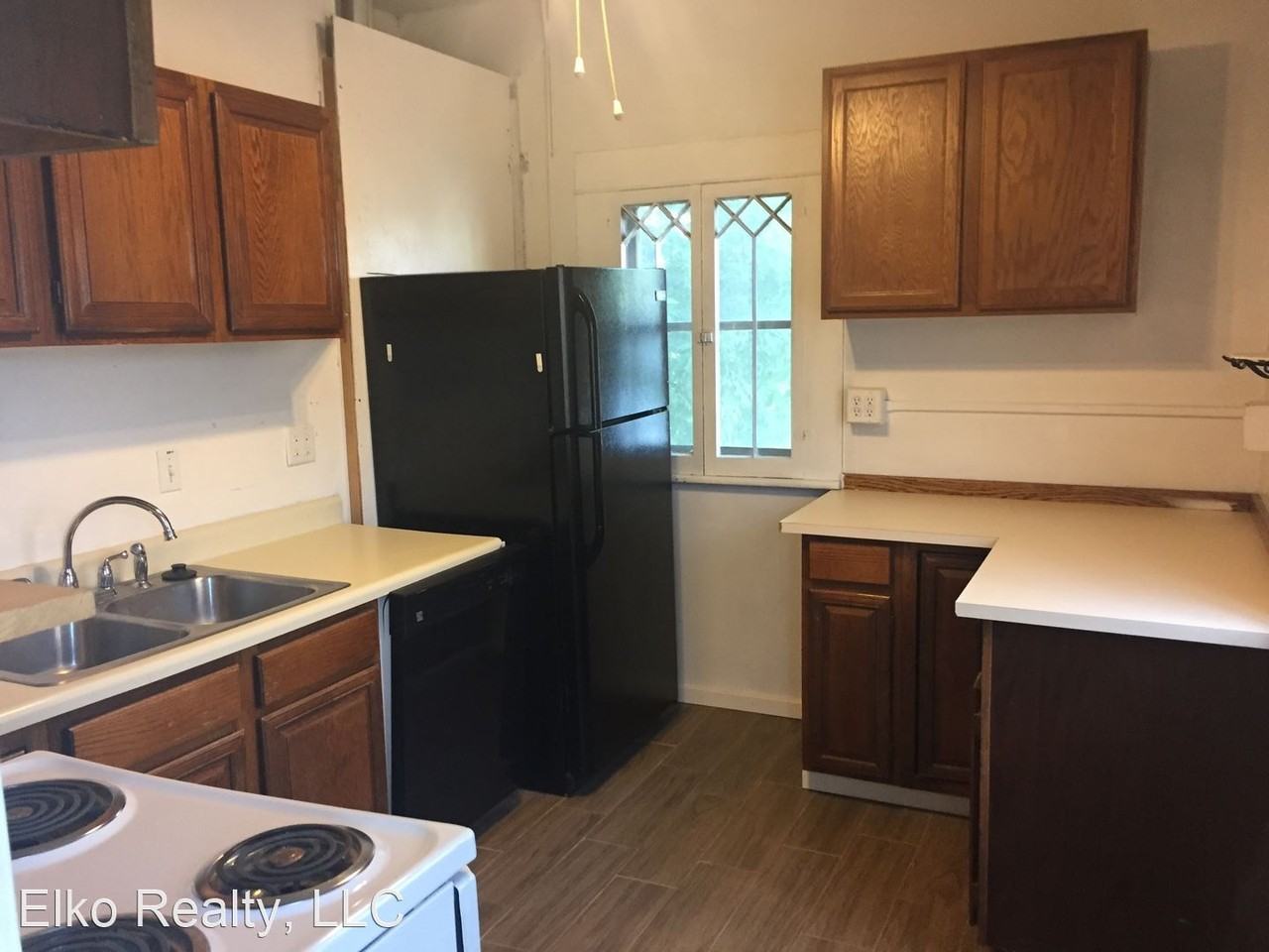 575 1/2 5th Street - Photo 3 of 6