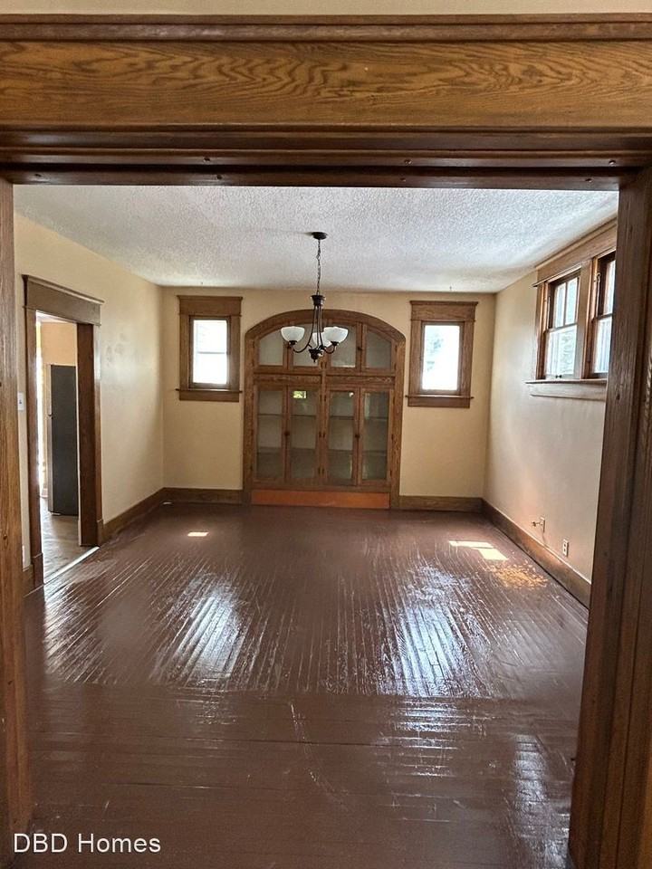 729 Kinsmoor Ave - Photo 2 of 9