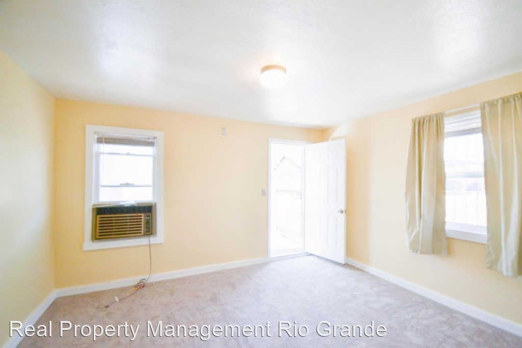 609 Bell Ave Se - Photo 2 of 11