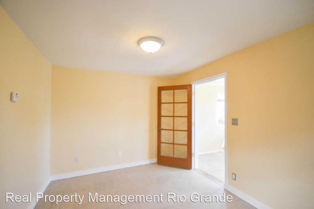609 Bell Ave Se - Photo 3 of 11