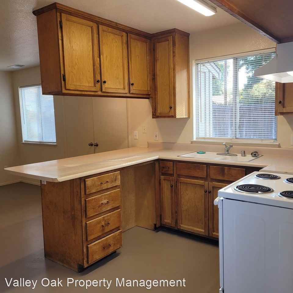 430 N Beech St - Photo 2 of 8