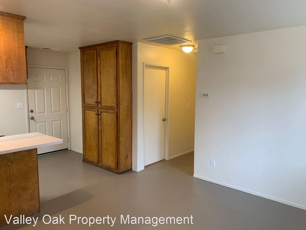 430 N Beech St - Photo 3 of 8