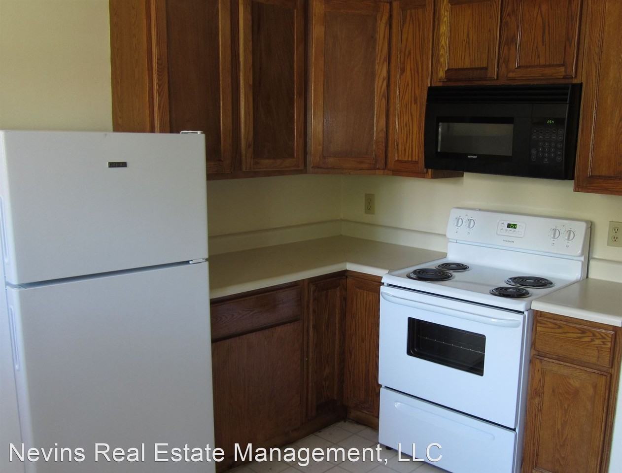 East Foster Townhomes - Photo 2 of 7