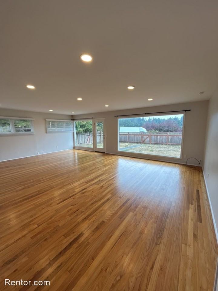 2314 Dean St - Photo 3 of 18