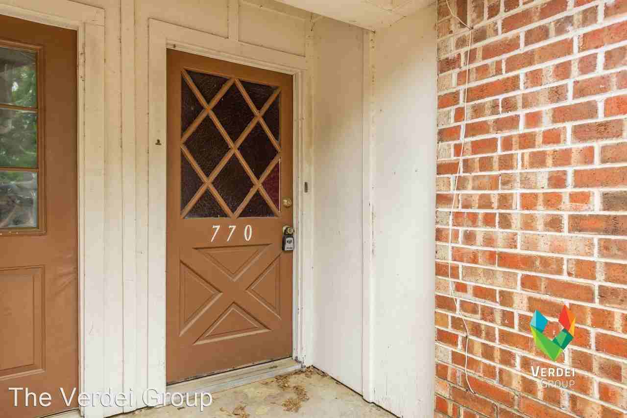 770, 768, 766, & 764 E Pecan St - Photo 3 of 21