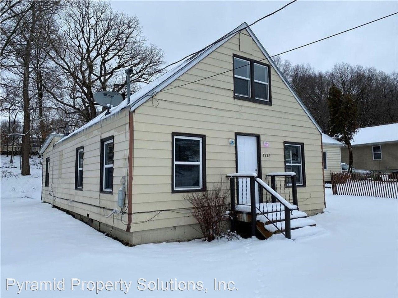 3338 Dubuque Ave - Photo 2 of 21