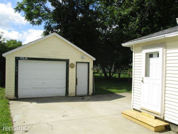 6044 Pearl St - Photo 2 of 9