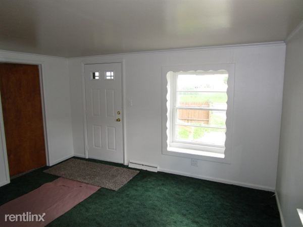 6044 Pearl St - Photo 3 of 9