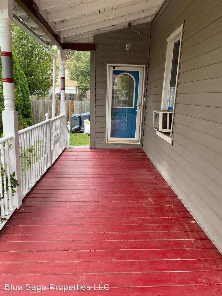 913 8th Ave - Photo 2 of 31