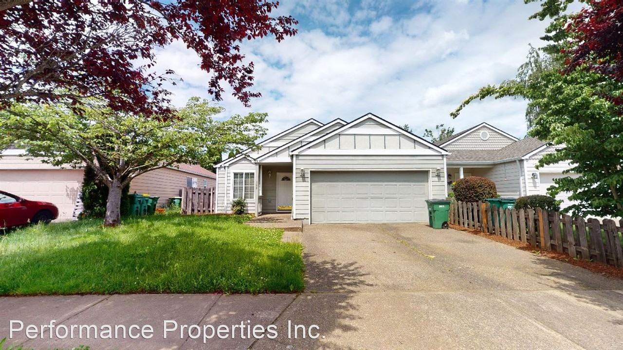 899 Sw 24th St - Photo 2 of 17