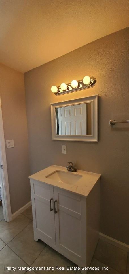 712-714 Gateway Drive - Photo 3 of 8