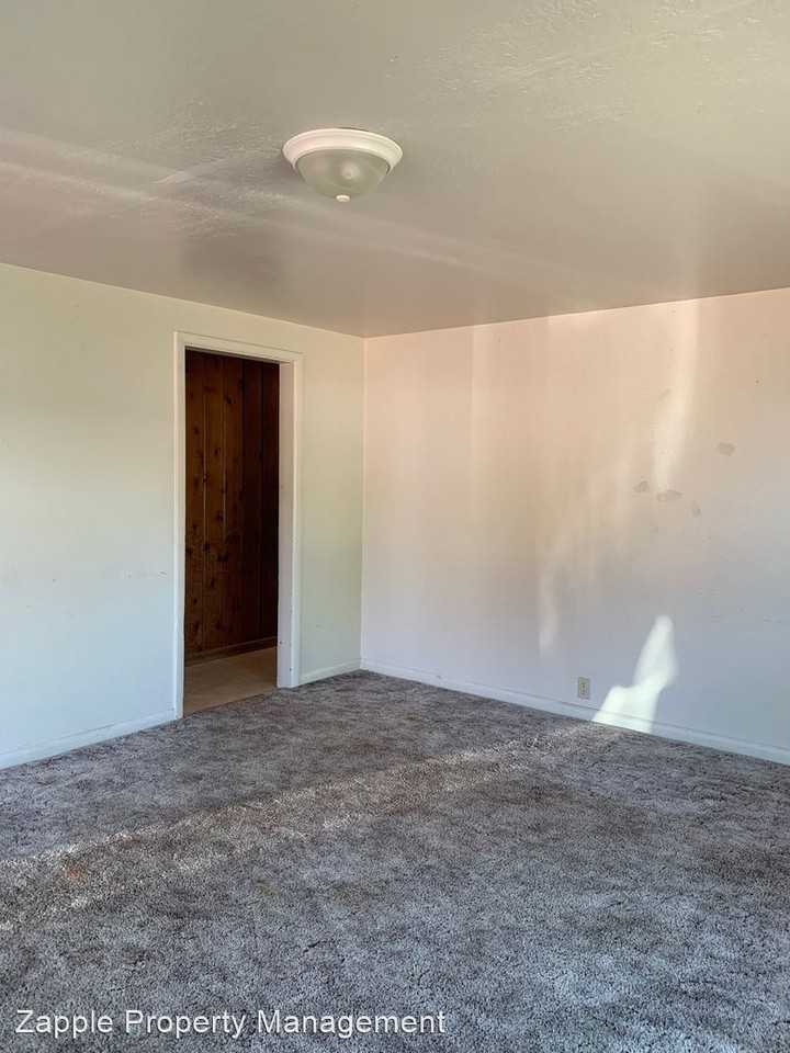 521-523 N. Chestnut - Photo 3 of 8