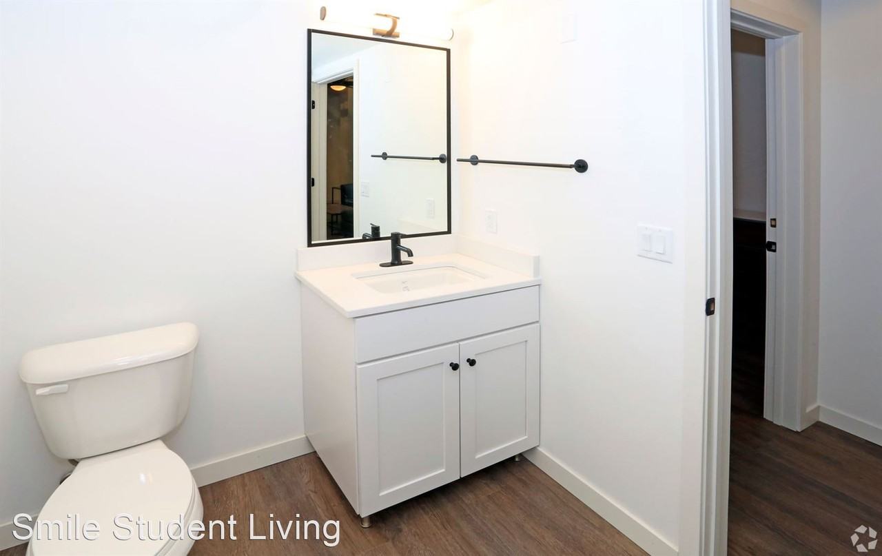 512 E Green St - Photo 3 of 10