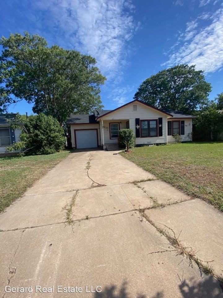 925 S San Jose Dr - Photo 2 of 15