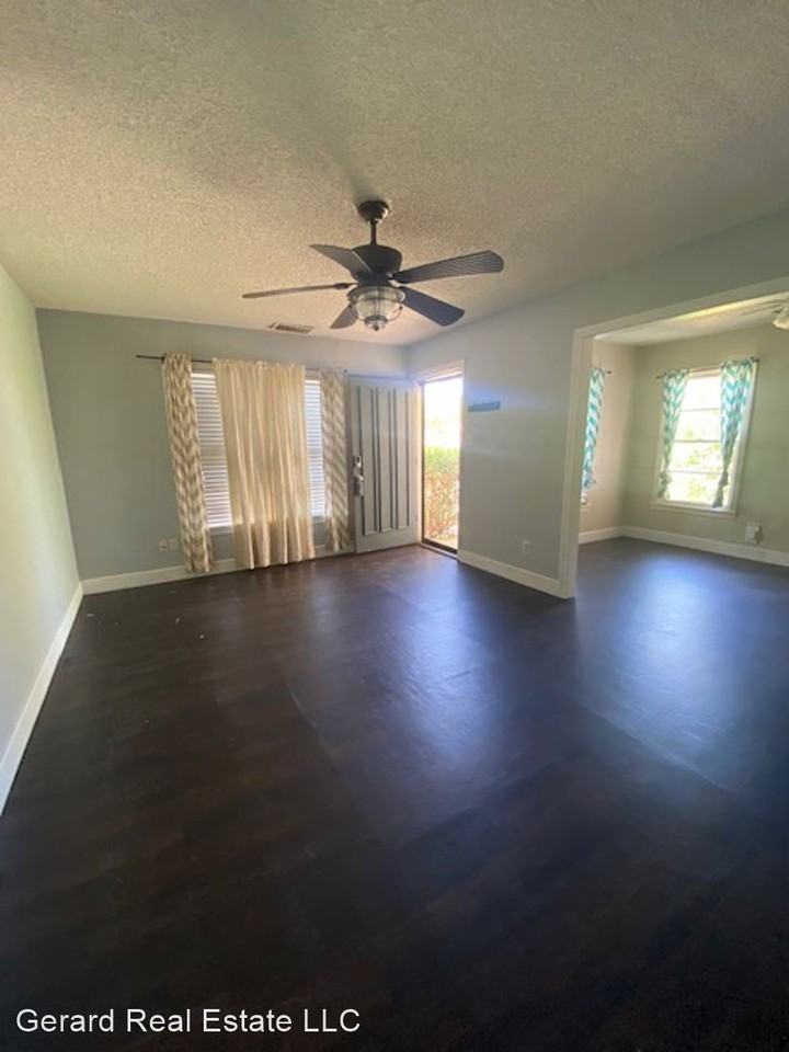 925 S San Jose Dr - Photo 3 of 15