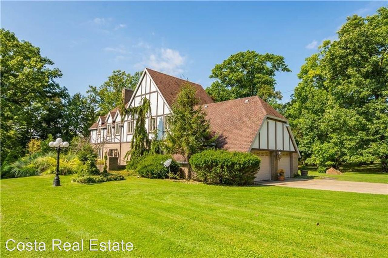 141 Locust St - Photo 3 of 25