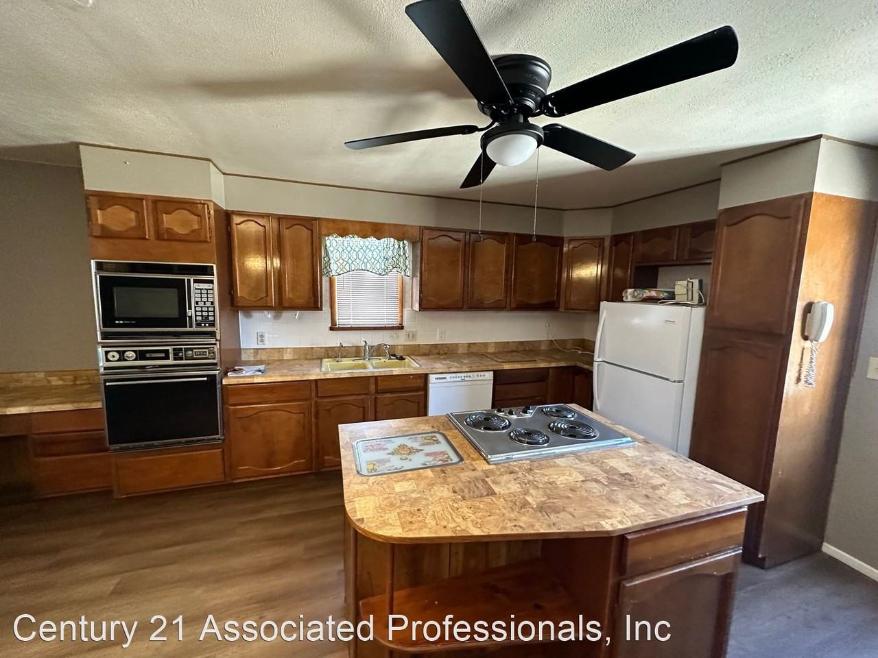 1210 N 8th St - Photo 3 of 12