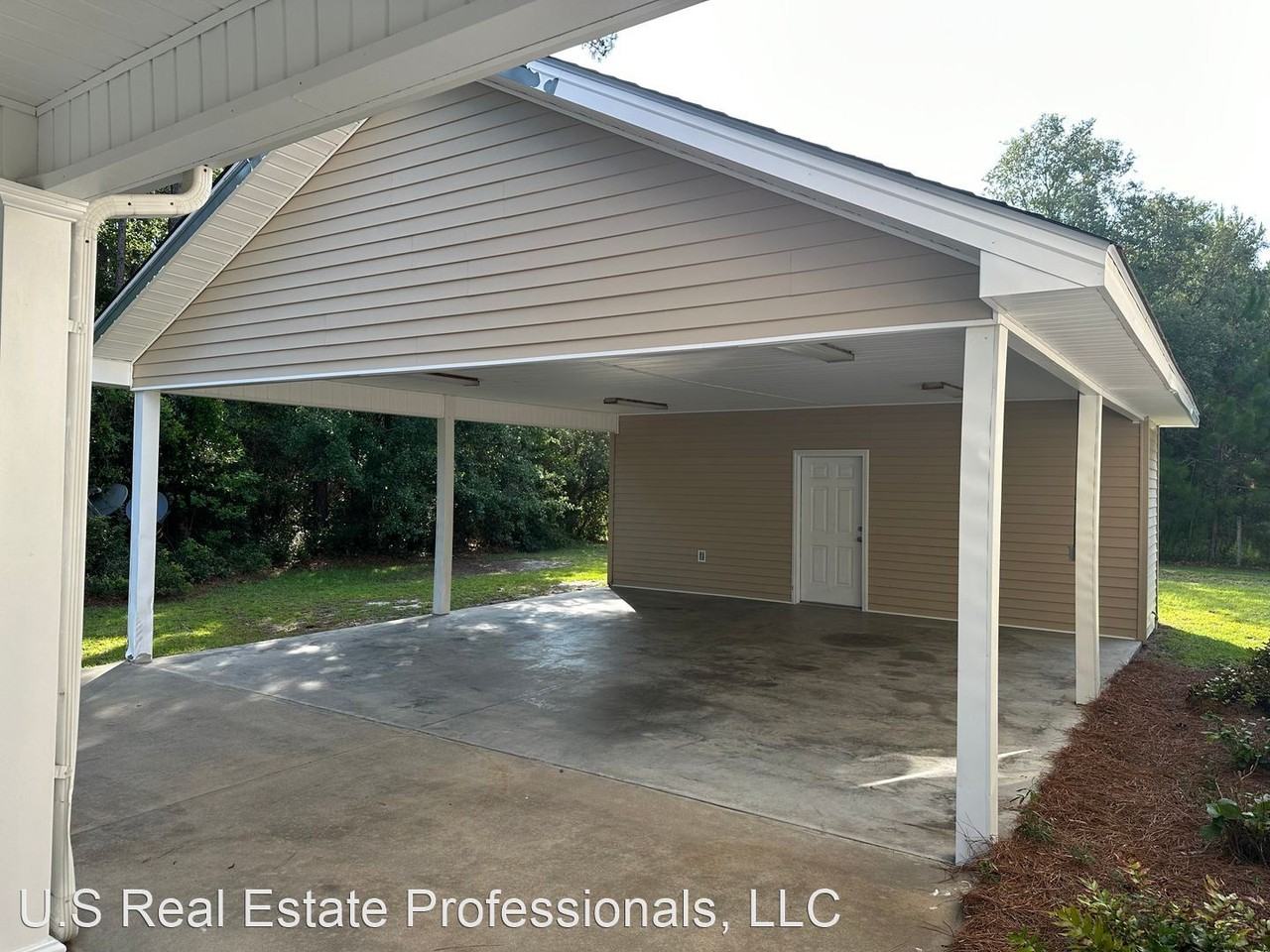 235 Plantation Rd - Photo 2 of 9