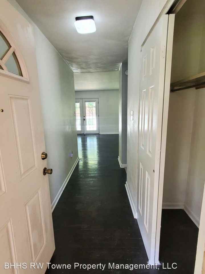 1109 Craig St - Photo 3 of 29