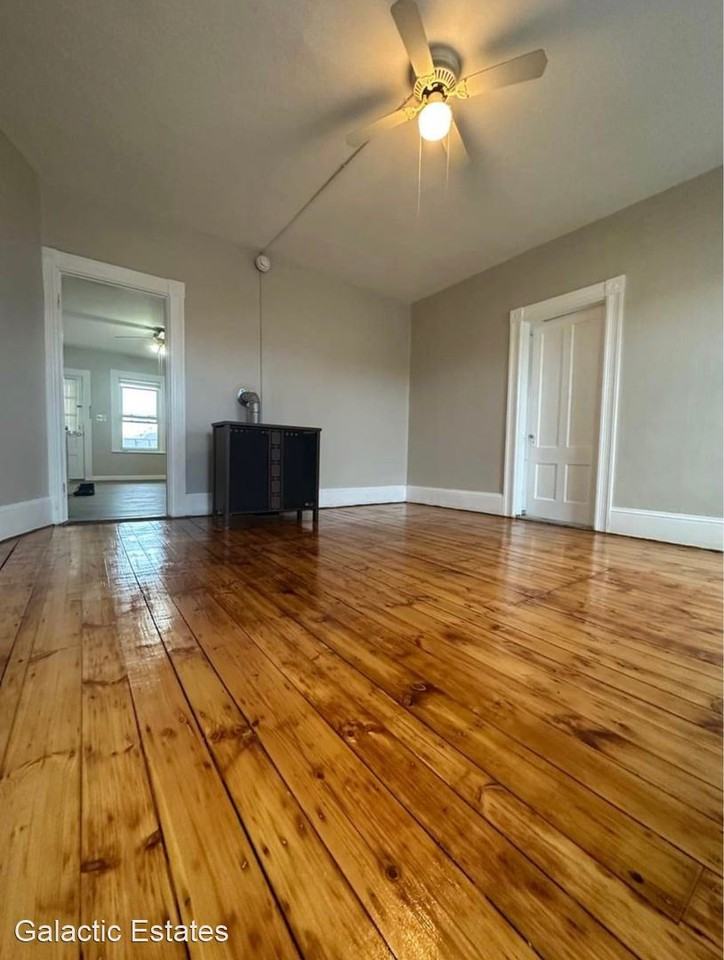 553 Dubuque St - Photo 2 of 9