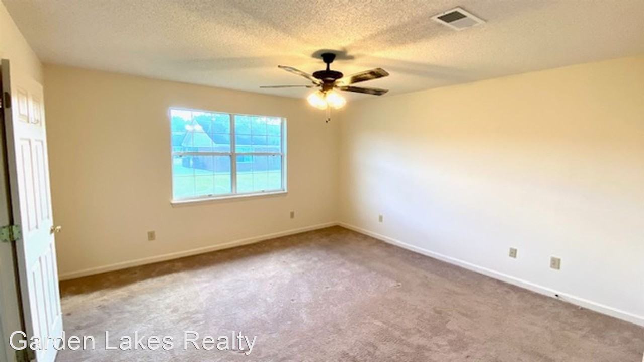 17-19 Sandcreek Drive - Photo 2 of 7