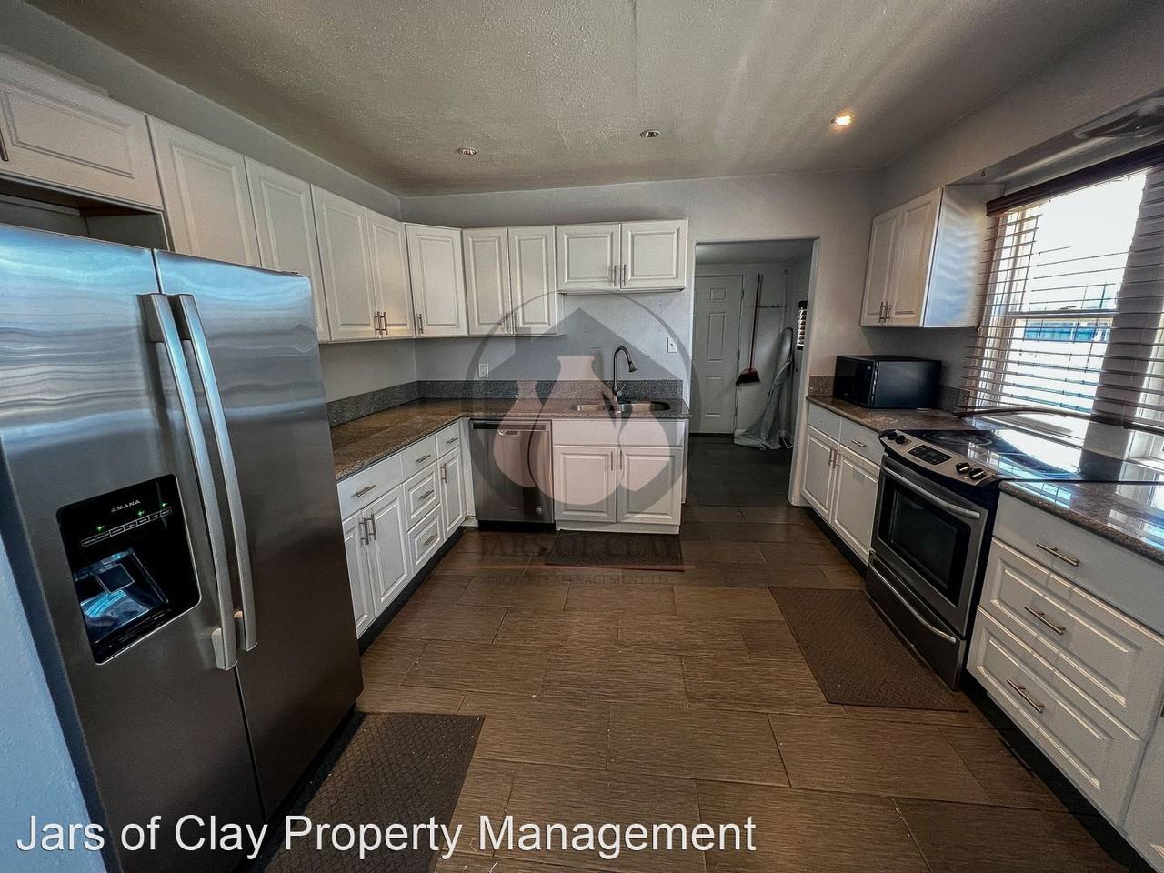 1192 16th St Se - Photo 2 of 10