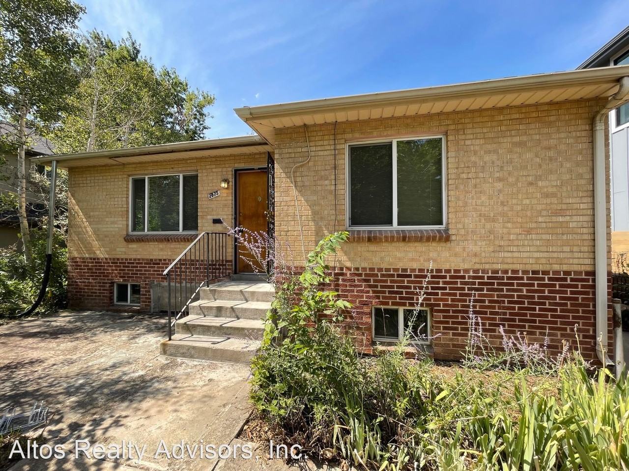 1075 S Cook St - Photo 2 of 15