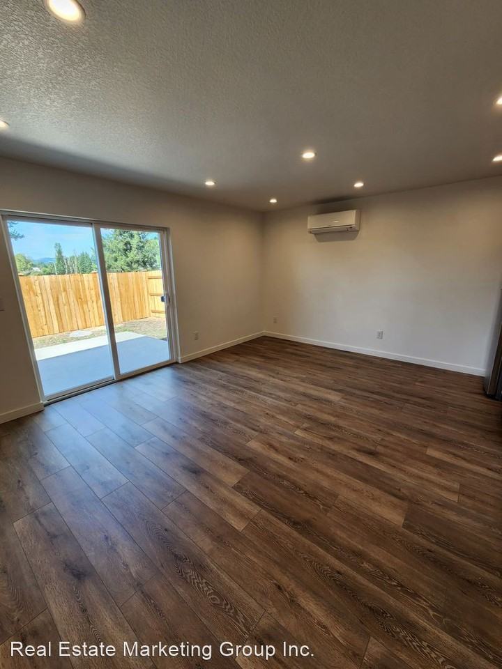 1009 Peach Rd Units A & B - Photo 3 of 15